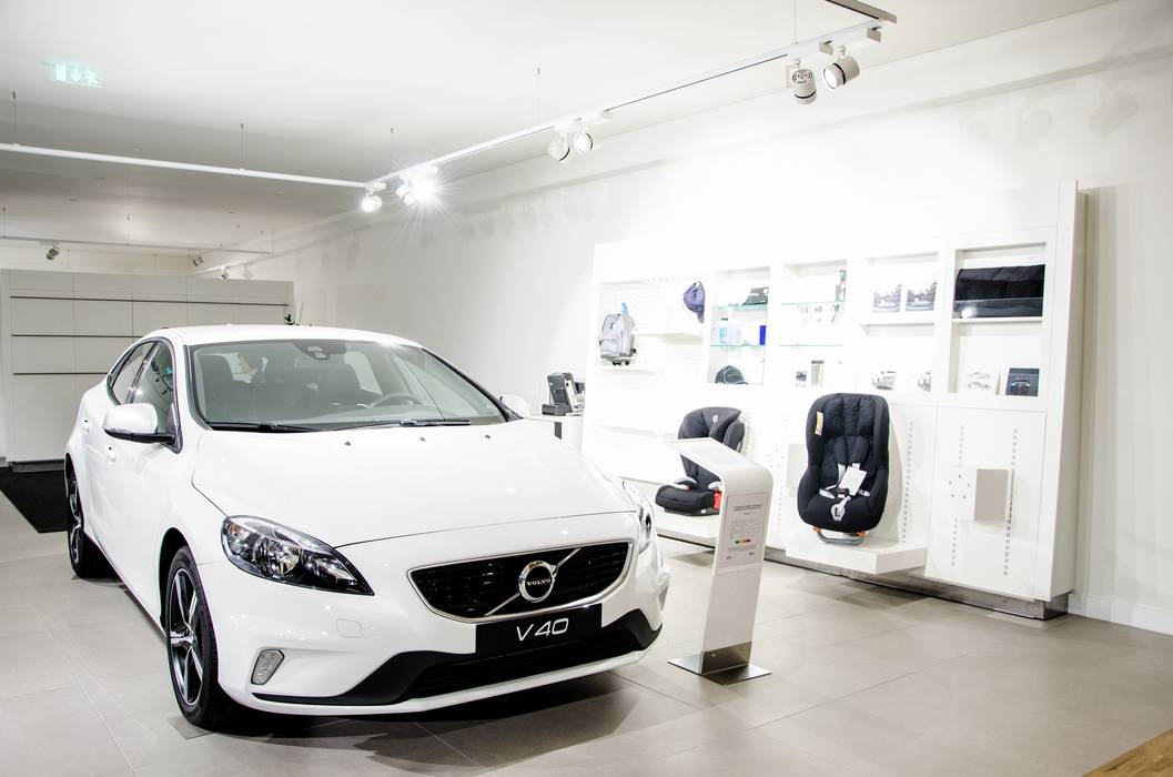 Volvo Car dealership - track lights & emergency lighting, Brilumen Brilumen مساحات تجارية معارض سيارات