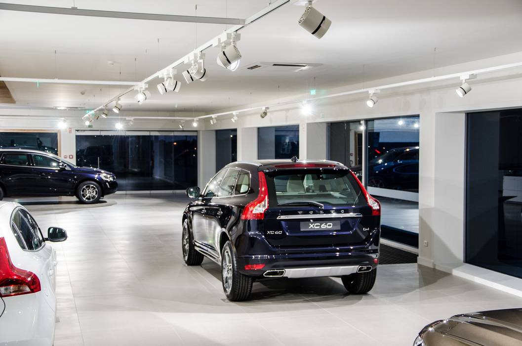 Volvo Car dealership - track lights & emergency lighting, Brilumen Brilumen Powierzchnie handlowe Salony samochodowe