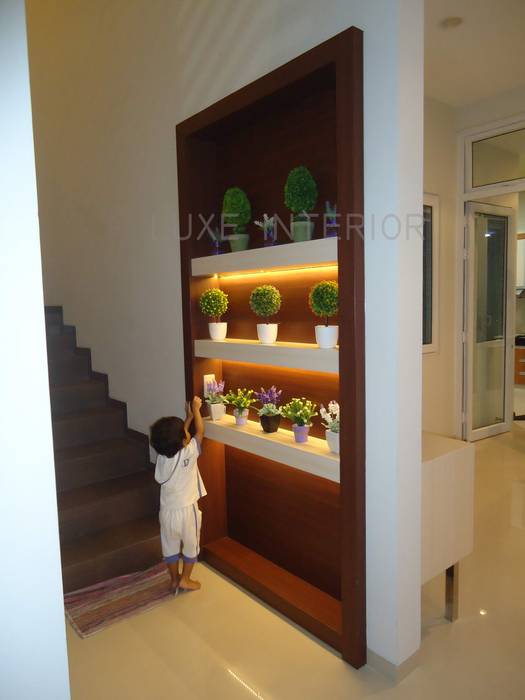 living room, kitchen dan pantry, luxe interior luxe interior Modern Corridor, Hallway and Staircase Plywood Accessories & decoration