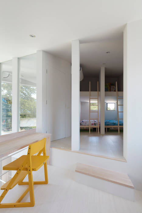 子供部屋 藤原・室 建築設計事務所 モダンデザインの 子供部屋 スキップフロア,白い壁