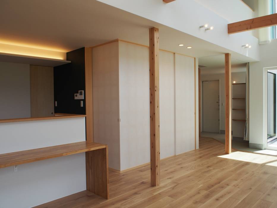 大屋根の家, RAI一級建築士事務所 RAI一級建築士事務所 Modern style media rooms Wood Wood effect