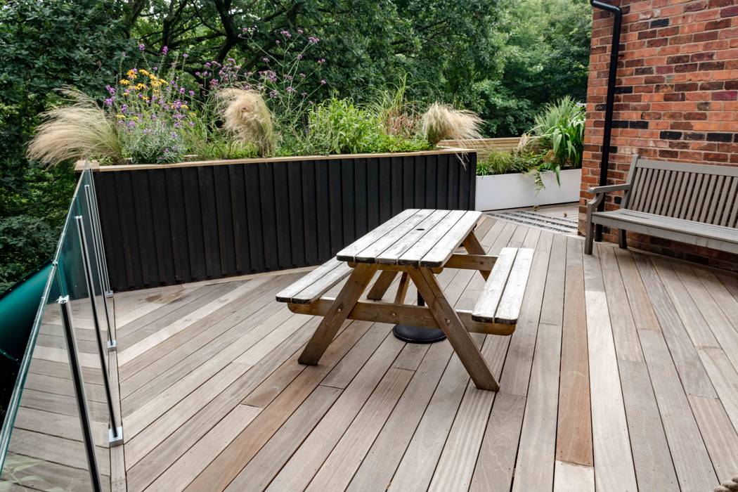 Stockport Deck in the woods Robert Hughes Garden Design Modern style gardens Contemporary garden