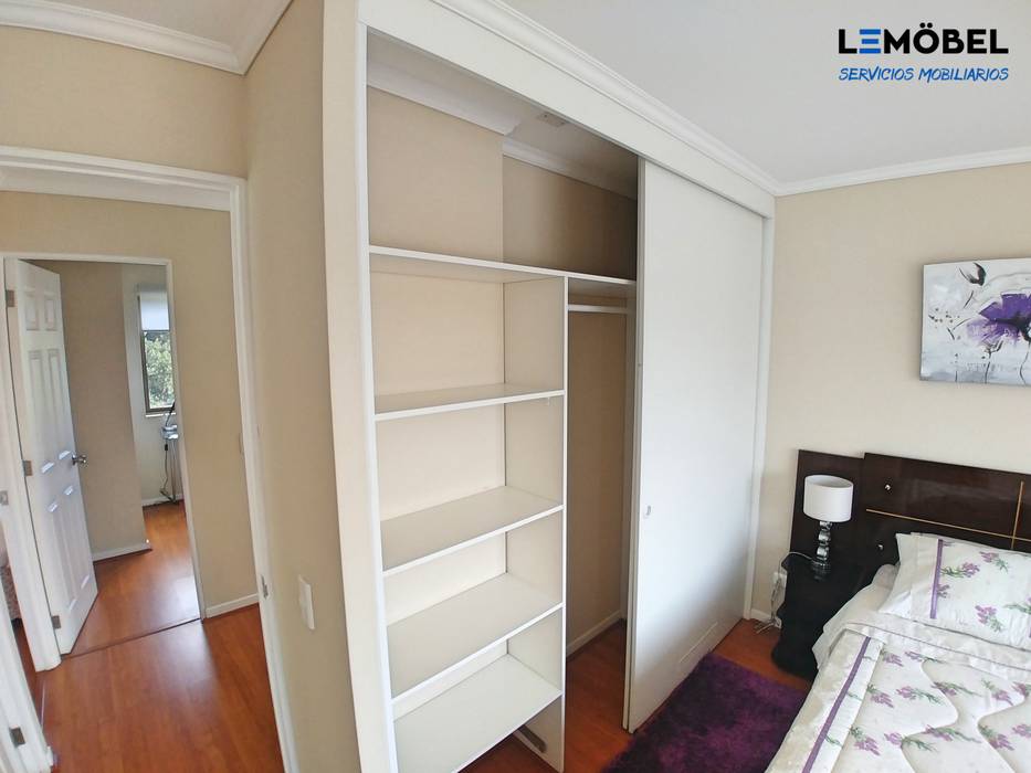 Closet y Cocina vivienda Bosque, Servicios Mobiliarios LeMöbel SpA Servicios Mobiliarios LeMöbel SpA Vestidores y placares de estilo clásico Armarios y cómodas