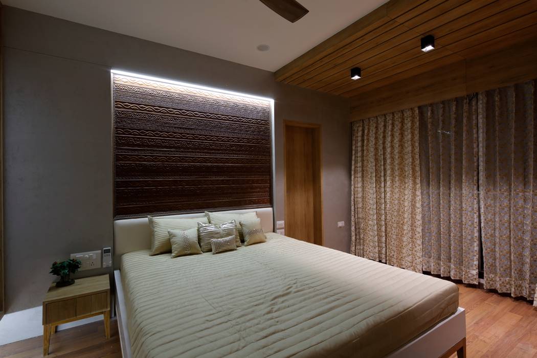 Private Residence, malvigajjar malvigajjar Dormitorios de estilo moderno Madera maciza Multicolor