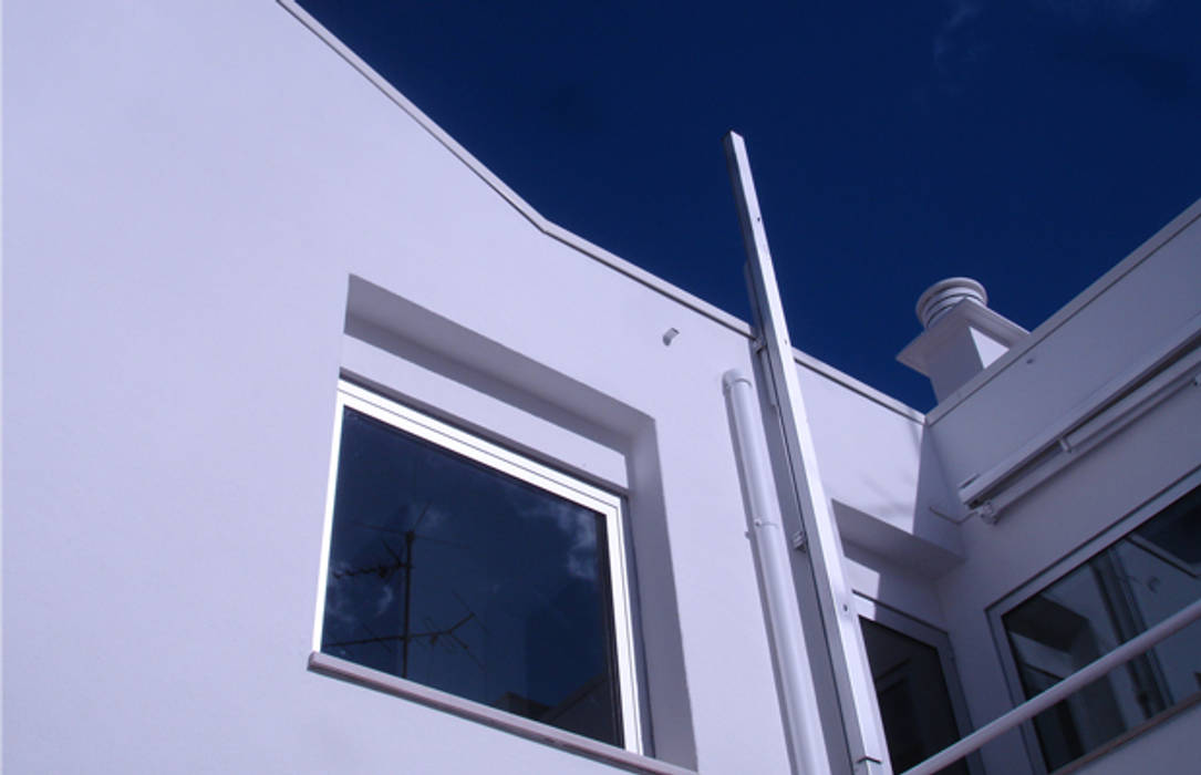 Habitação Unifamiliar Telheiras - Lisboa, Triplinfinito arquitetura, design e vídeo Lda Triplinfinito arquitetura, design e vídeo Lda Casas de estilo minimalista