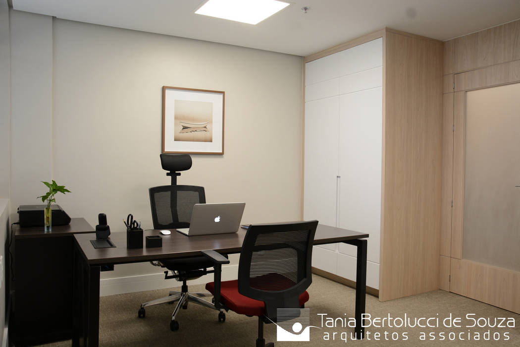 Escritório Tania Bertolucci de Souza | Arquitetos Associados Escritórios modernos escritório,sala comercial,office,corporativo