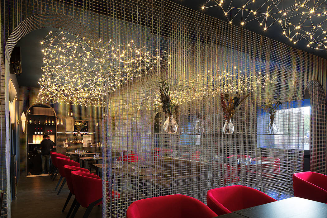 Too Chi Gastrobar, A-Z architects A-Z architects Espacios comerciales Bares y Clubs