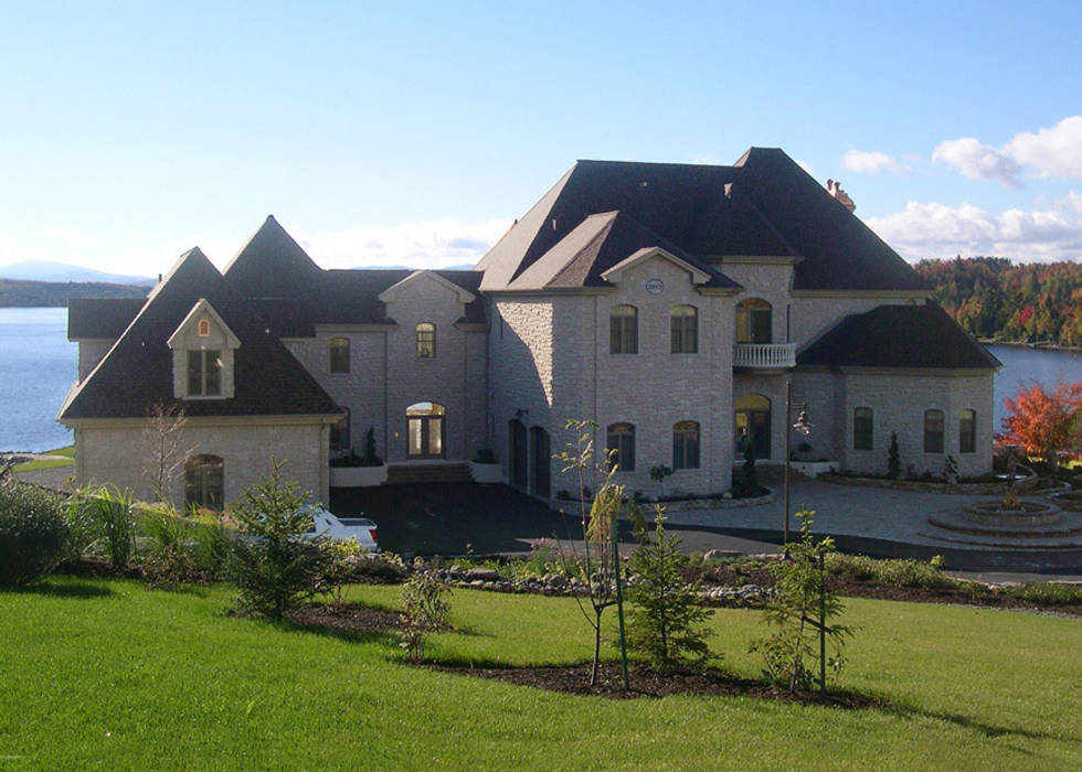 Luxurious Home, MARIE-LISE BARON DESIGN MARIE-LISE BARON DESIGN Villas Stone Sky,Plant,Cloud,Building,Window,House,Water,Land lot,Natural landscape,Tree