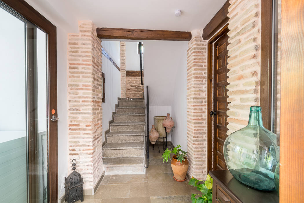 Home Staging y fotografía en apartamento en el Albayzín (Granada), Home & Haus | Home Staging & Fotografía Home & Haus | Home Staging & Fotografía บันได