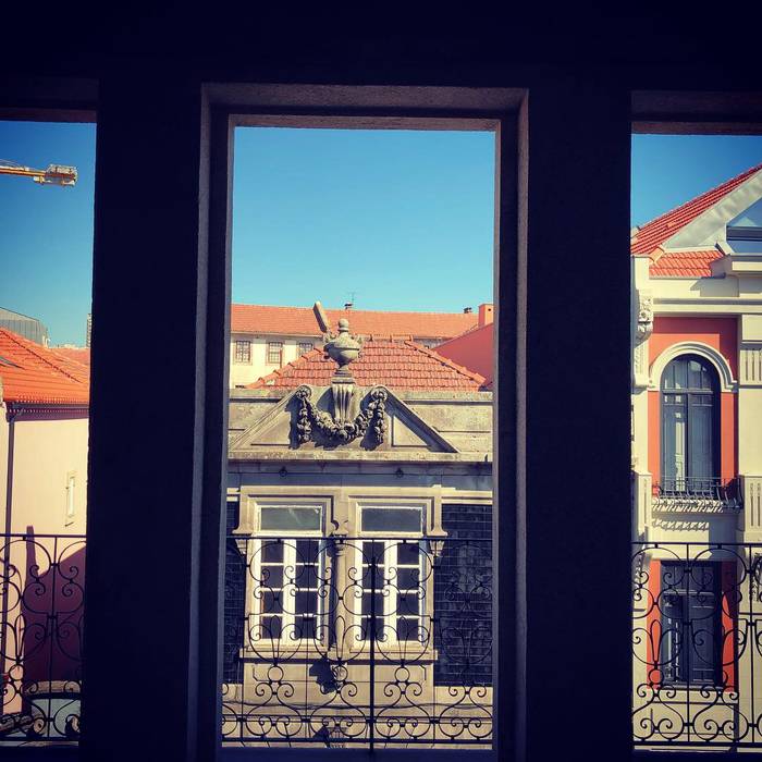 View from the window over the street OGGOstudioarchitects, unipessoal lda 窗戶 Oporto,restoration,Fernandes Tomás,construction