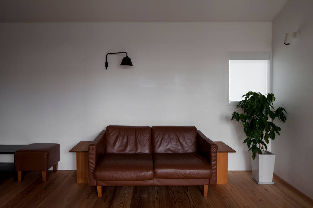 伏見の家, 中山建築設計事務所 中山建築設計事務所 Modern living room Solid Wood Multicolored
