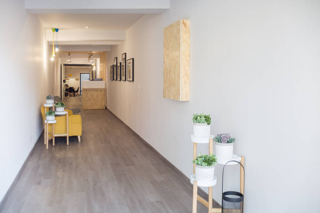 Proyecto de reforma e interiorismo en una escuela de baile en Barcelona por Estudi Aura, Estudi Aura, decoradores y diseñadores de interiores en Barcelona Estudi Aura, decoradores y diseñadores de interiores en Barcelona Commercial spaces Commercial Spaces