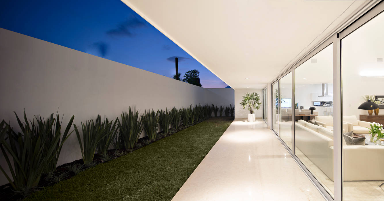 Domus Aurea, GLR Arquitectos GLR Arquitectos Minimalist style garden