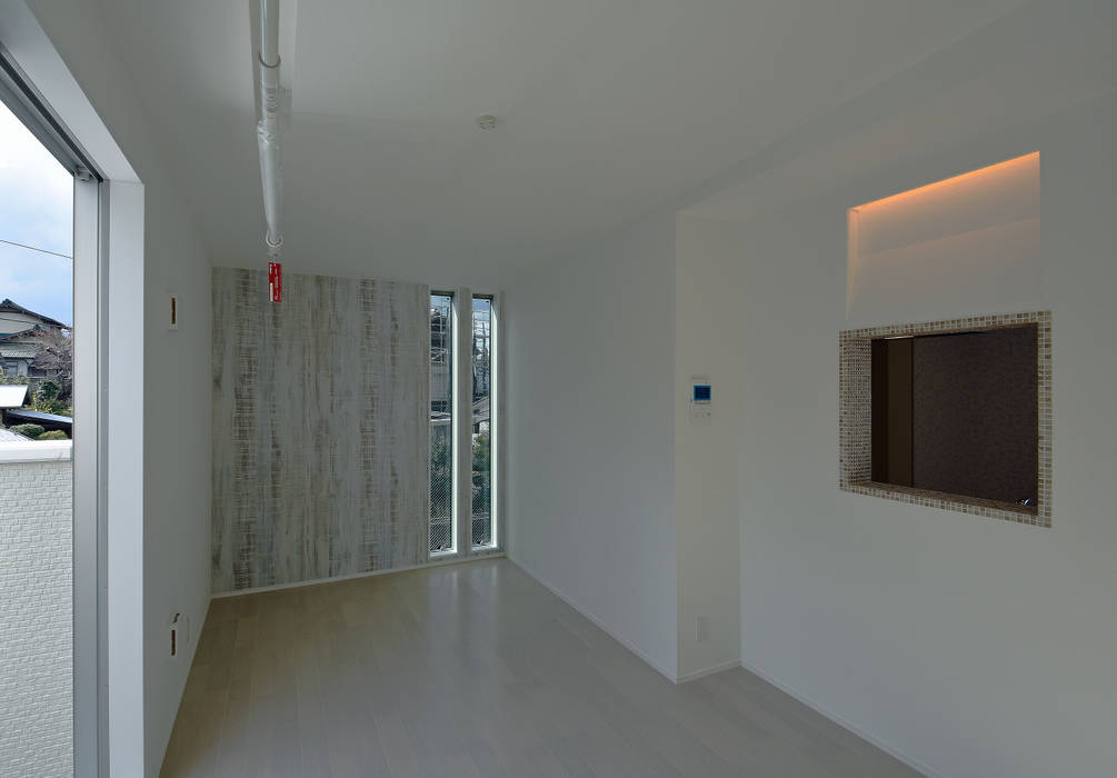 デザインを強調した賃貸の室内 滝沢設計合同会社 モダンな 壁&床 タイル 木造3階建てアパート