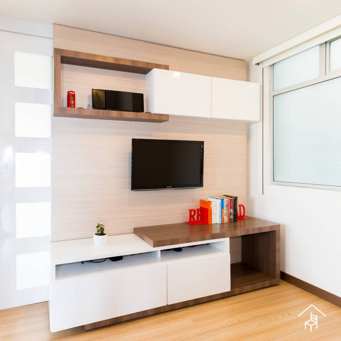 MUEBLE TV + PANEL + PUERTA CORREDIZA (BOGOTA), noc-noc noc-noc Modern Study Room and Home Office Chipboard Storage