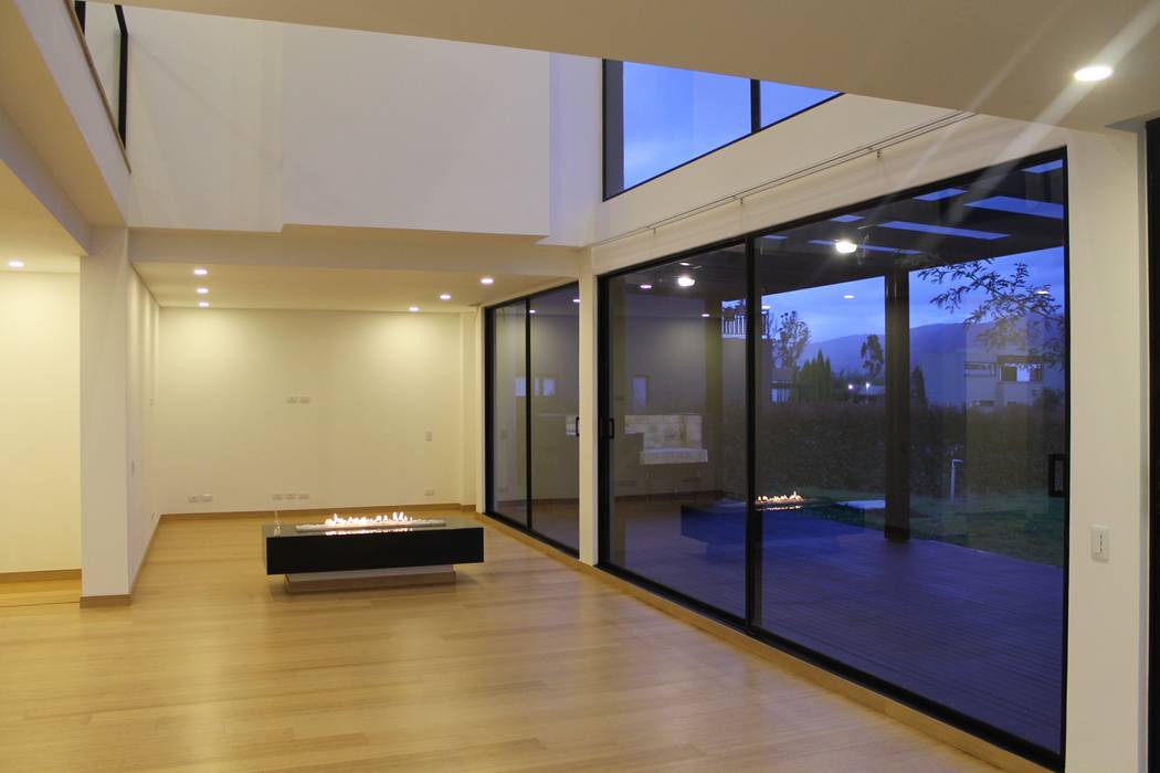 sala + estudio IngeniARQ Arquitectura + Ingeniería Salas modernas salas
