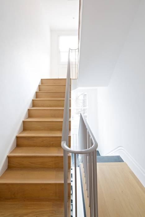 A Functional Townhouse Near Westbourne Park, London, Easton Design Office Ltd Easton Design Office Ltd Escaleras