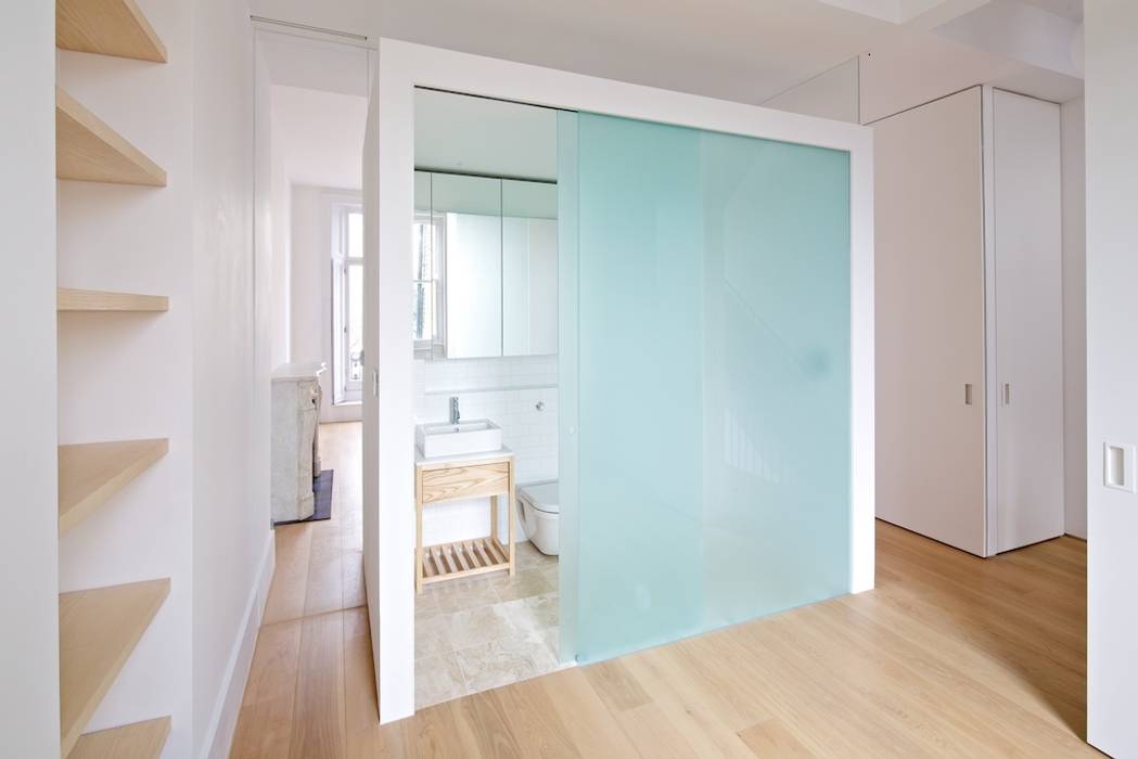 A Functional Townhouse Near Westbourne Park, London, Easton Design Office Ltd Easton Design Office Ltd Modern bathroom