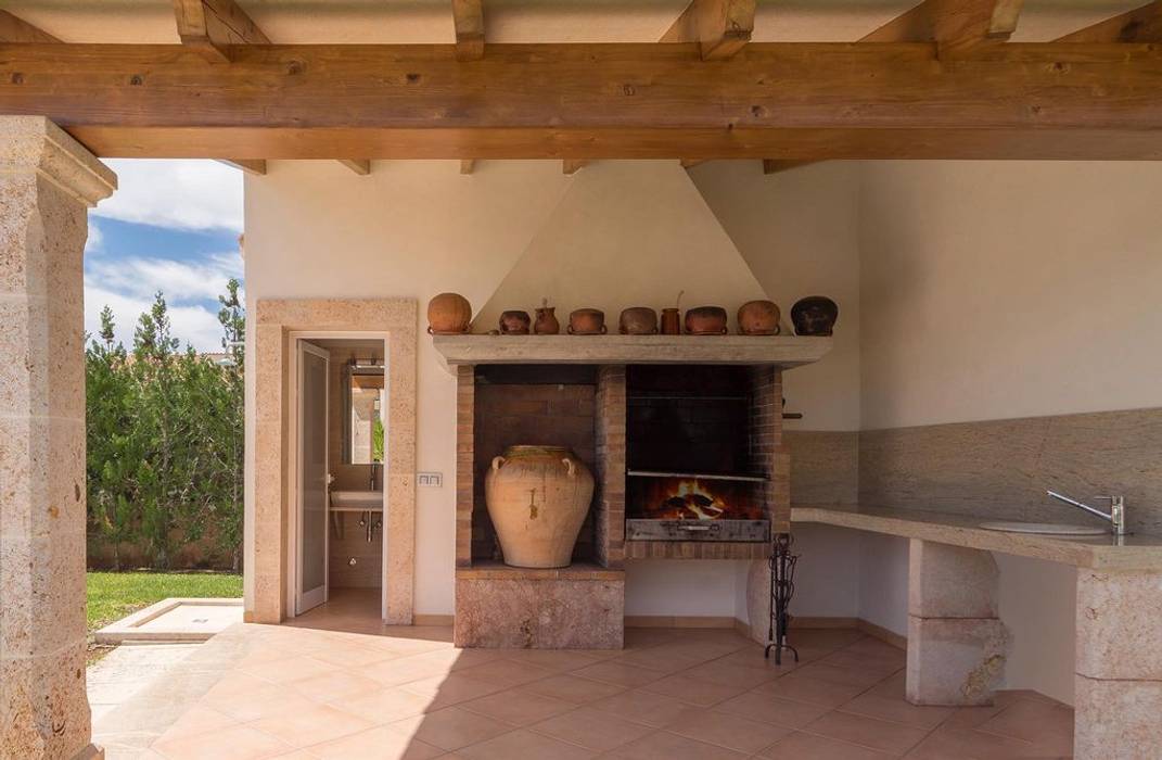 Zona barbacoa Diego Cuttone, arquitectos en Mallorca Balcones y terrazas de estilo rural