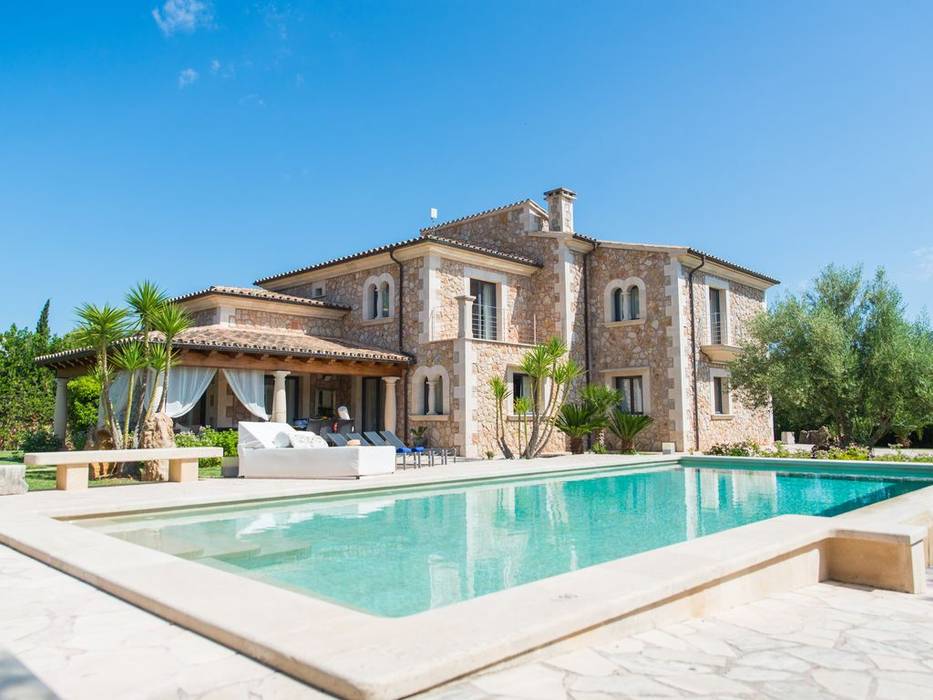 Piscina y jardín Diego Cuttone, arquitectos en Mallorca Piscinas de jardín Agua,Cielo,Edificio,Propiedad,Planta,Alberca,Nube,Azur,Árbol,Ventana