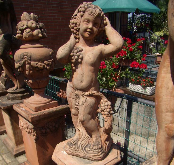 BACCO IN TERRACOTTA DI IMPRUNETA Tonazzo Srl Giardino anteriore