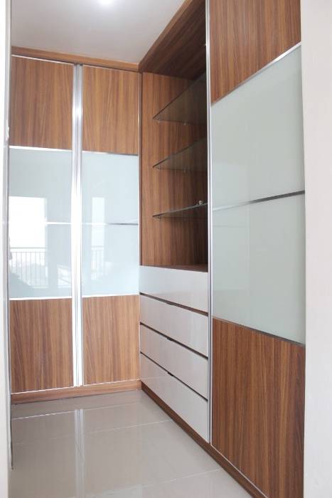 Galeri Ciumbuleuit III - Tipe 3 bedroom, POWL Studio POWL Studio Ruang Ganti Modern Wardrobes & drawers