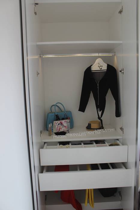 Lemari Pakaian Multifungsi POWL Studio Ruang Ganti Modern Wardrobes & drawers