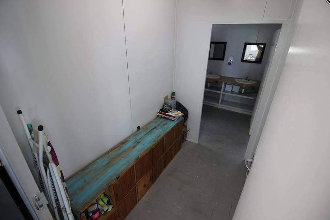 The laundry room Container Rental and Sales (Pty) Ltd Rustic style corridor, hallway & stairs