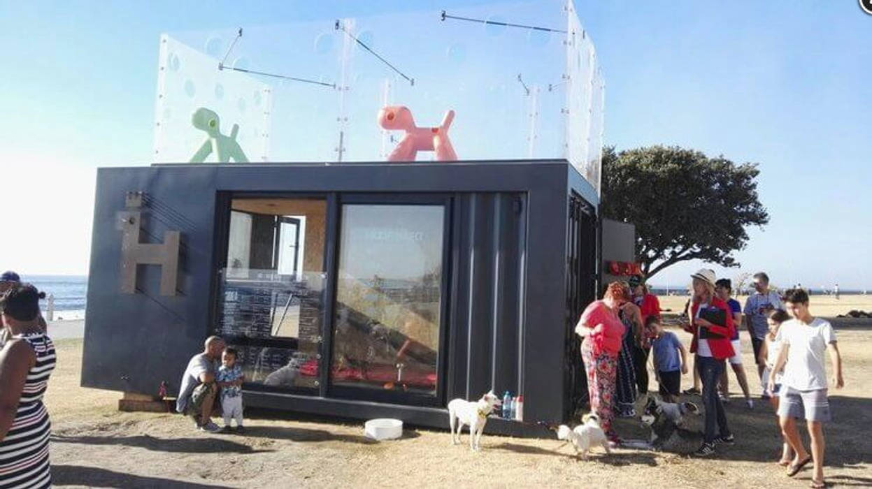 Container - Mobile Dog Adoption Centre in Cape Town, Container Rental and Sales (Pty) Ltd Container Rental and Sales (Pty) Ltd Espacios comerciales Espacios comerciales