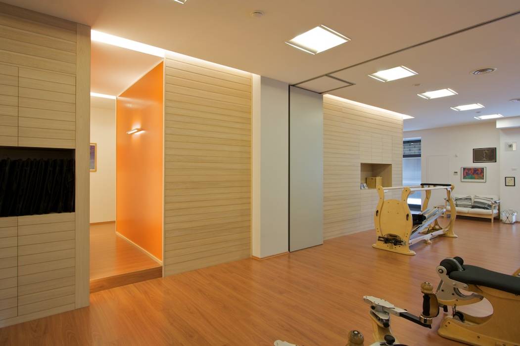 Palestra Gyrotonic Roma, Daniele Arcomano Daniele Arcomano Commercial spaces Wood Wood effect Offices & stores