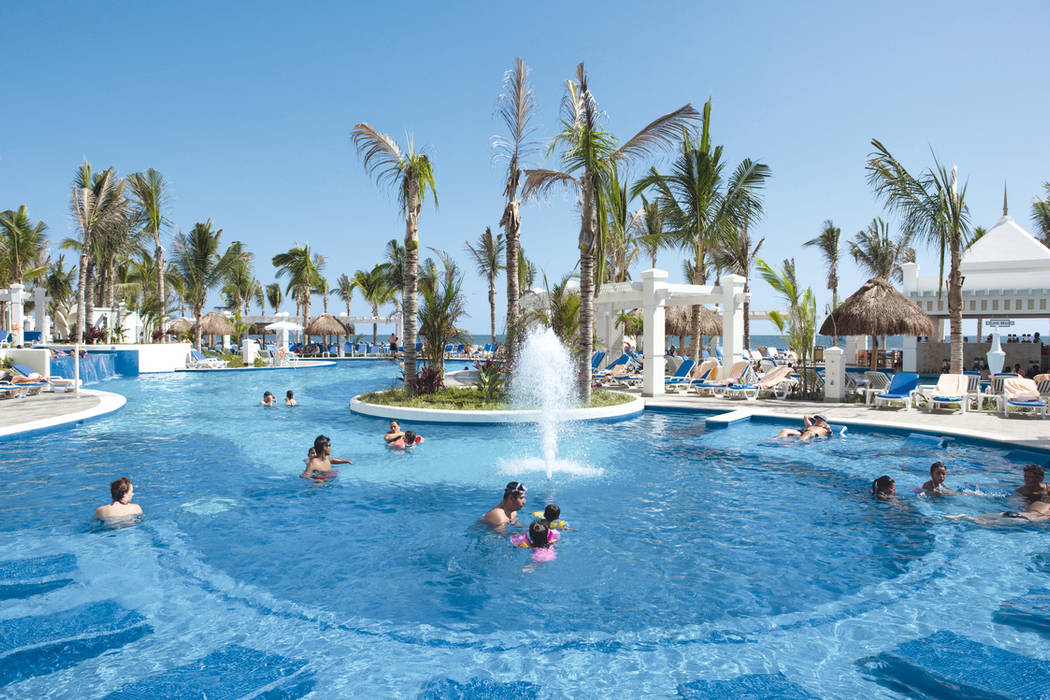 RIU Palace Emerald Bay, JSF de México Landscaping JSF de México Landscaping مساحات تجارية فنادق