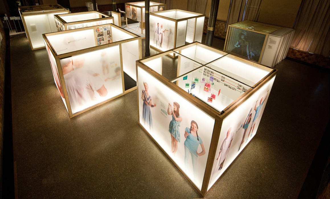 "Zukunft leben . . ." , FISCHER & PARTNER lichtdesign. planung. realisierung FISCHER & PARTNER lichtdesign. planung. realisierung Commercial spaces Museums