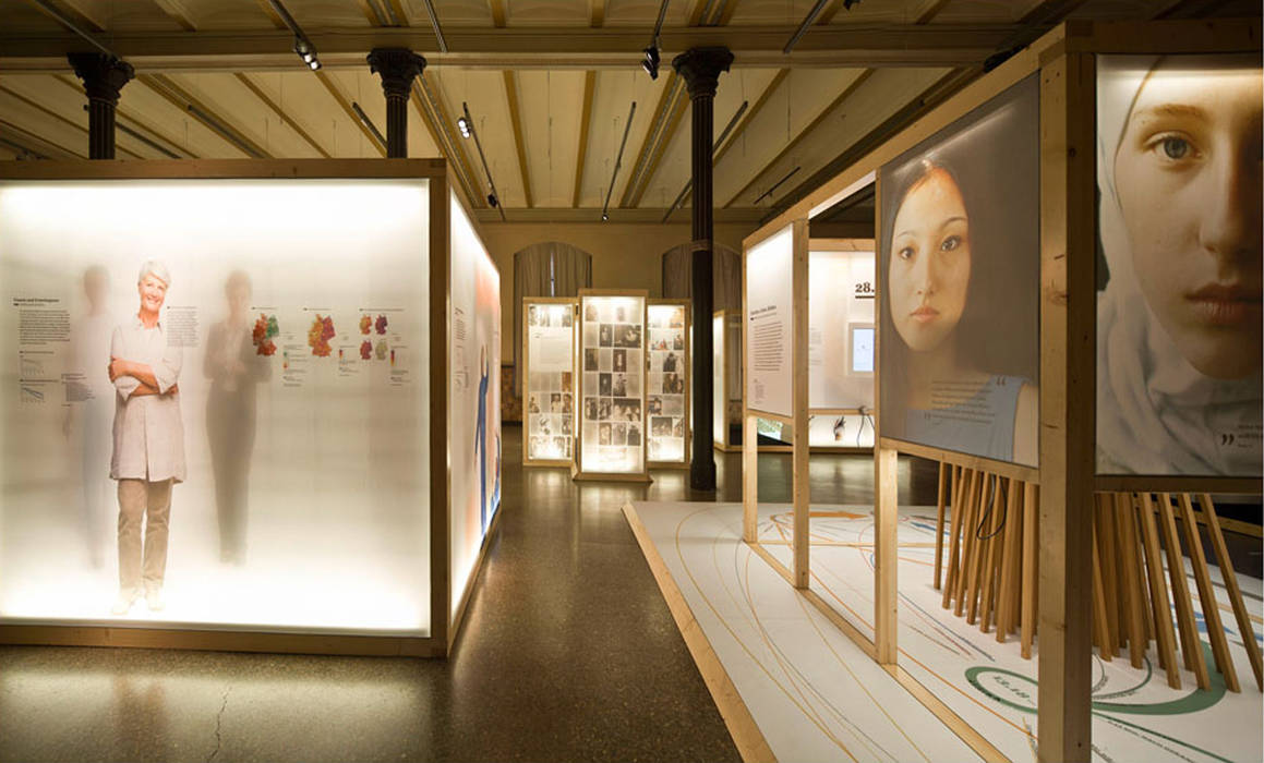 "Zukunft leben . . ." , FISCHER & PARTNER lichtdesign. planung. realisierung FISCHER & PARTNER lichtdesign. planung. realisierung Commercial spaces Museums