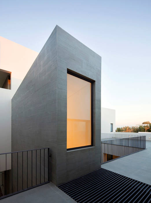 Diseño y construcción de una casa multifamiliar dividida en tres viviendas privadas por AGI Architects, AGi architects arquitectos y diseñadores en Madrid AGi architects arquitectos y diseñadores en Madrid Single family home Concrete