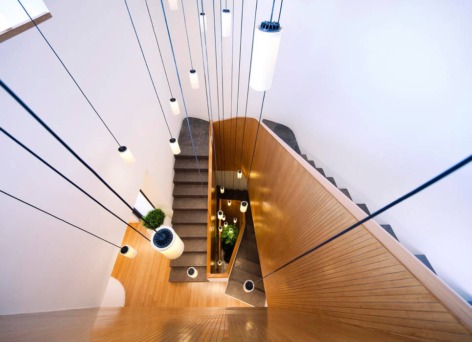 Mop House: Proyecto arquitectónico de una casa unifamiliar en Kuwait por AGI, AGi architects arquitectos y diseñadores en Madrid AGi architects arquitectos y diseñadores en Madrid Escaleras Madera Acabado en madera