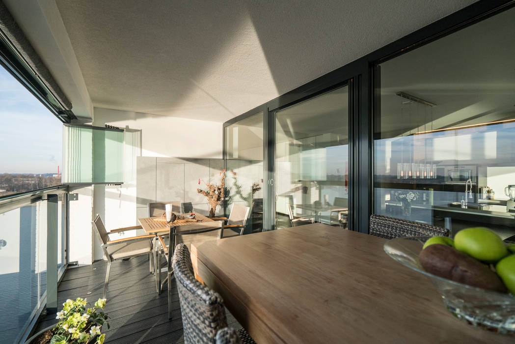 Lucht, Licht, Zicht, Masters of Interior Design Masters of Interior Design Moderne balkons, veranda's en terrassen