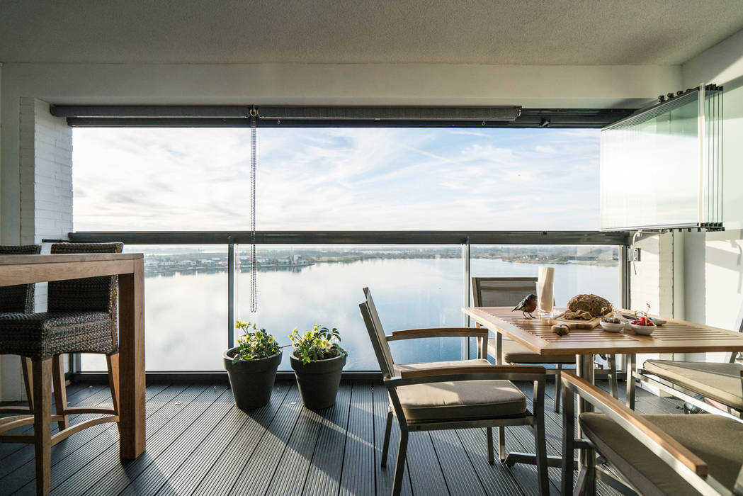 Lucht, Licht, Zicht, Masters of Interior Design Masters of Interior Design Moderne balkons, veranda's en terrassen