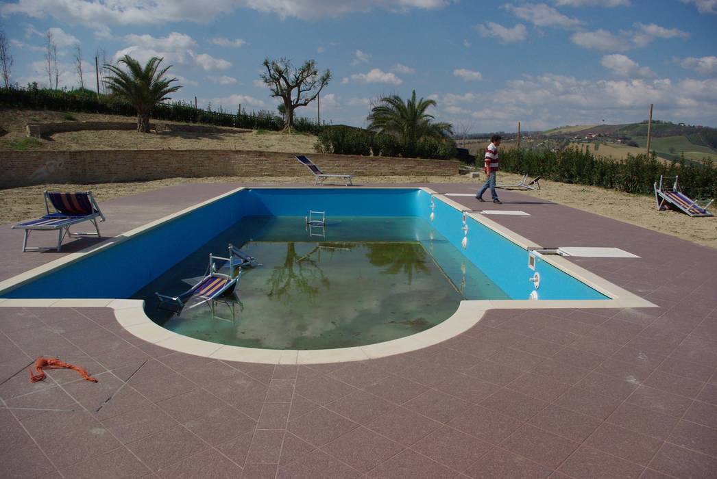 RISTRUTTURAZIONE PISCINA, Ciampini srl Ciampini srl Kolam renang halaman