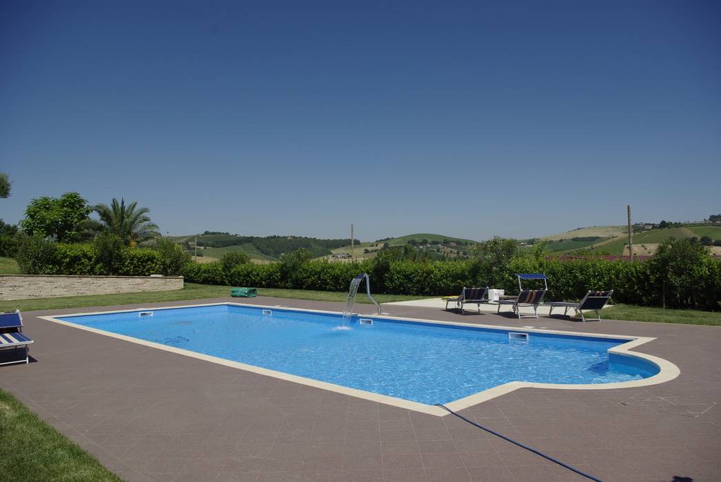 RISTRUTTURAZIONE PISCINA, Ciampini srl Ciampini srl Garden Pool