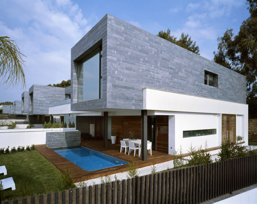 Bauhaus, Haritsah Tutuko - homify Haritsah Tutuko - homify Single family home