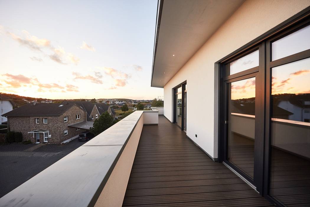 Neubau eines 10-Familienhauses in der Eifel mit Staffelgeschoss, STRICK Architekten + Ingenieure STRICK Architekten + Ingenieure Modern houses