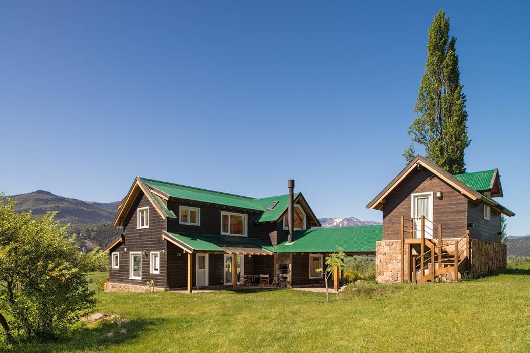 Casa Construida con Troncos de Madera - Patagonia Log Homes, Patagonia Log Homes - Arquitectos - Neuquén Patagonia Log Homes - Arquitectos - Neuquén منزل خشبي خشب متين Multicolored