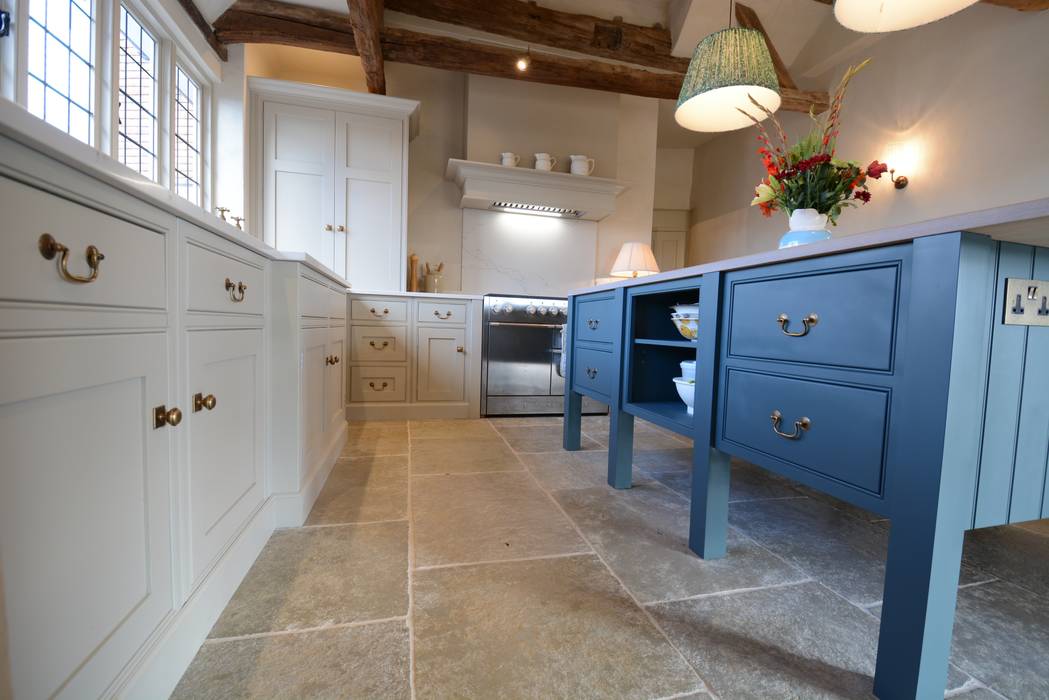 The Old School House, Willow Tree Interiors Willow Tree Interiors Built-in kitchens Wood Wood effect