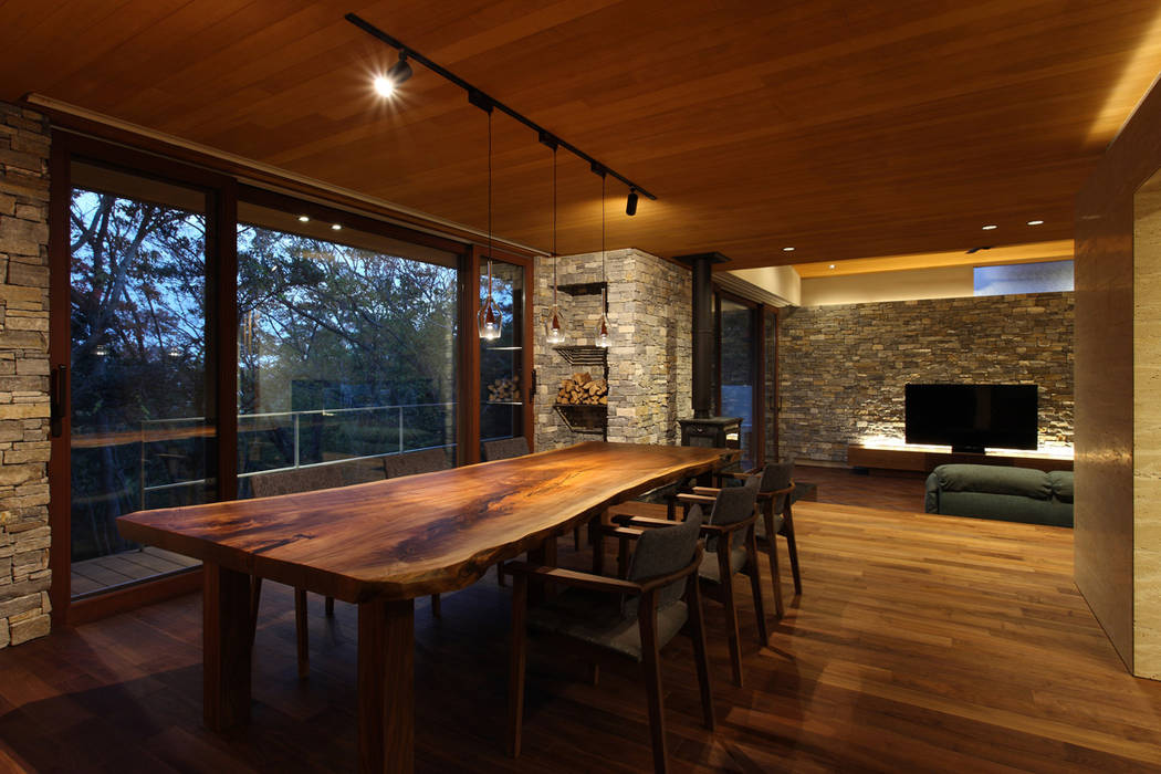 森と暮らす家 -週末住宅- Studio tanpopo-gumi 一級建築士事務所 モダンデザインの リビング