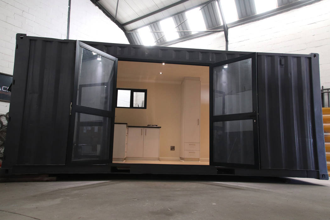 Bachelor container home, ContainaTech ContainaTech Minimalist house