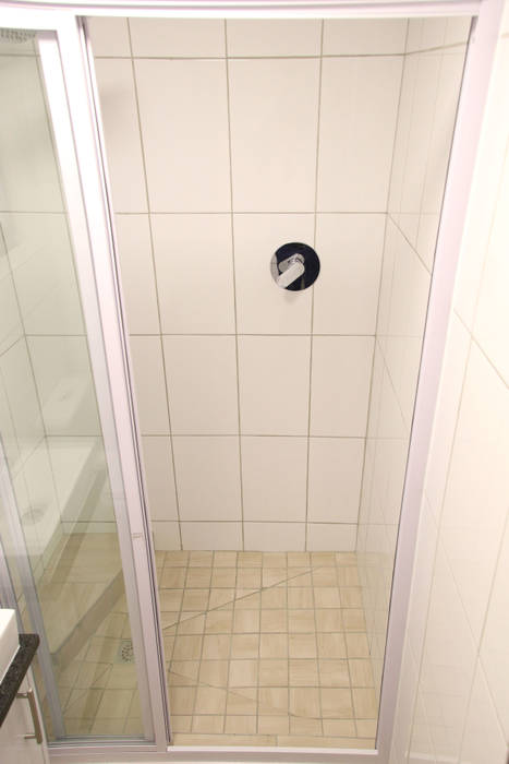Bachelor container home, ContainaTech ContainaTech Minimal style Bathroom