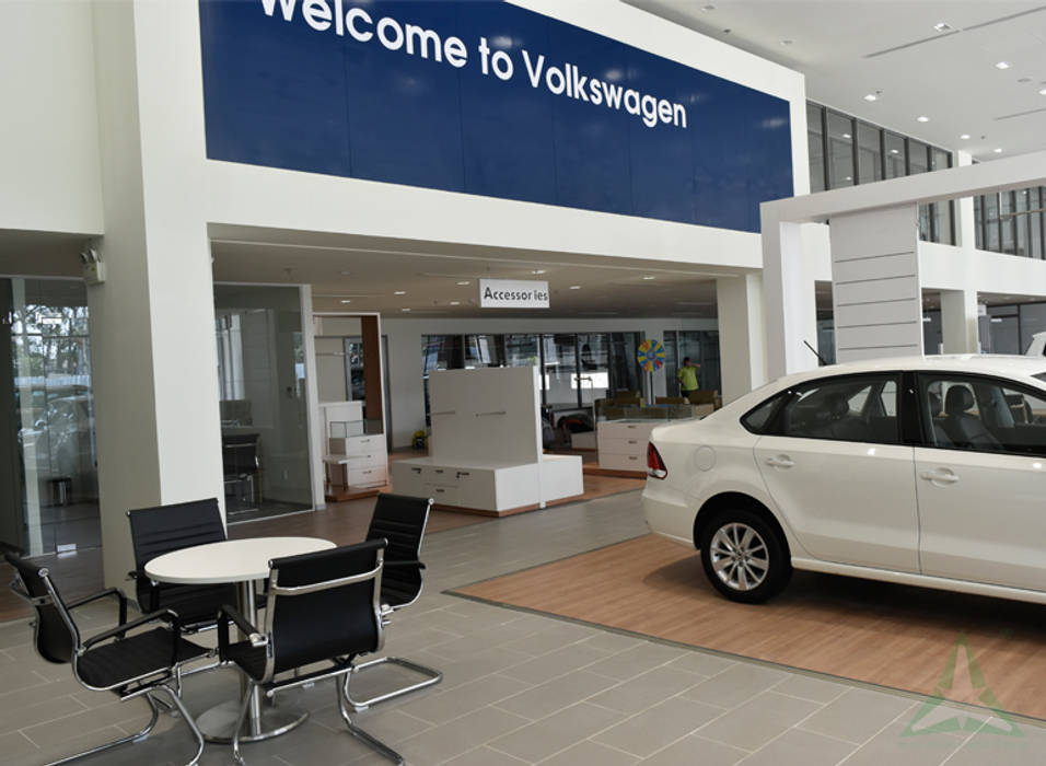 SHOWROOM Ô TÔ VOLKSWAGEN SÀI GÒN, VAN NAM FURNITURE & INTERIOR DECORATION CO., LTD. VAN NAM FURNITURE & INTERIOR DECORATION CO., LTD. Espacios comerciales Concesionarios