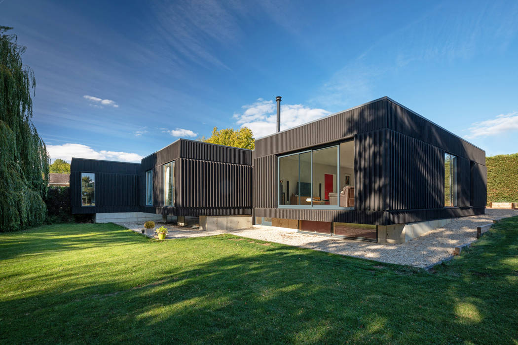 Black House, Adrian James Architects Adrian James Architects Detached home Wood Wood effect Blackhouse,Black House,exterior,modern,modern architecture,contemporary design,Cantilever,luxury