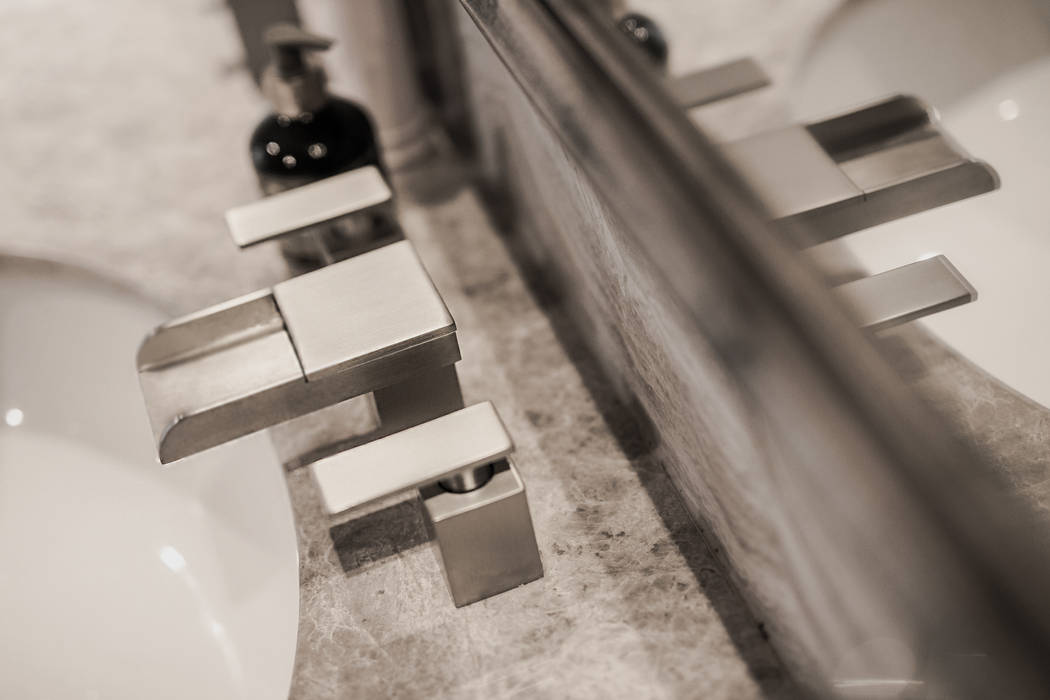 瀑布出水龍頭, Formula Faucet Formula Faucet Baños de estilo moderno Bañeras y duchas