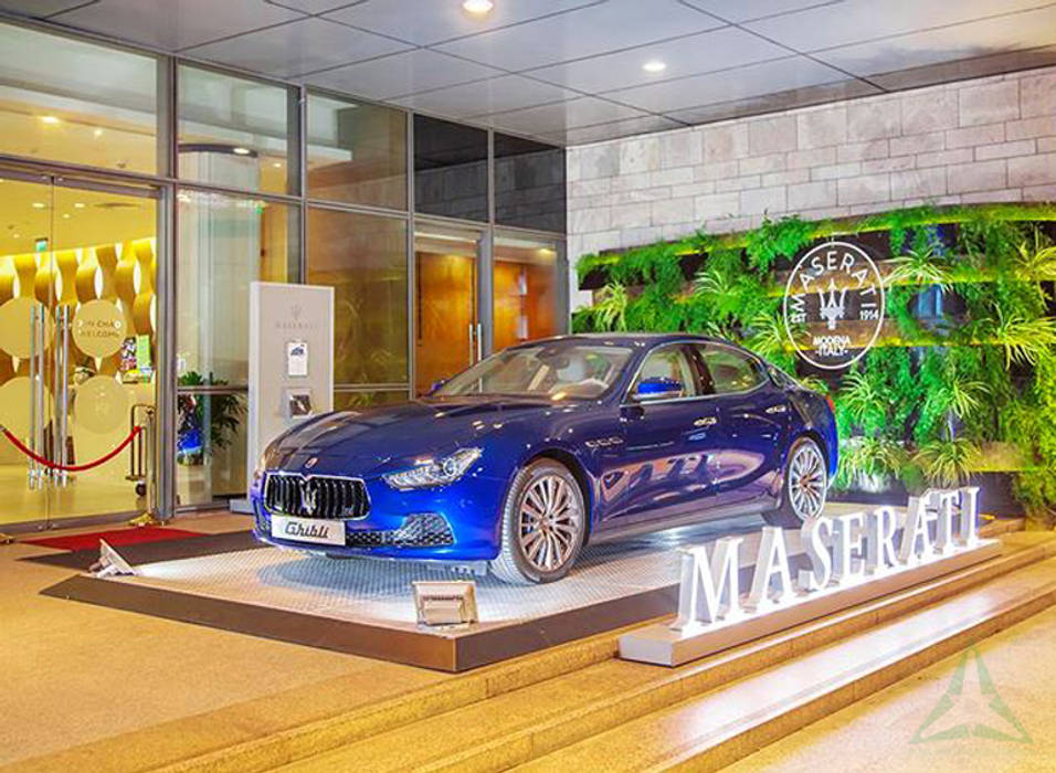 SHOWROOM MASERATI, VAN NAM FURNITURE & INTERIOR DECORATION CO., LTD. VAN NAM FURNITURE & INTERIOR DECORATION CO., LTD. Espacios comerciales Concesionarios de automóviles